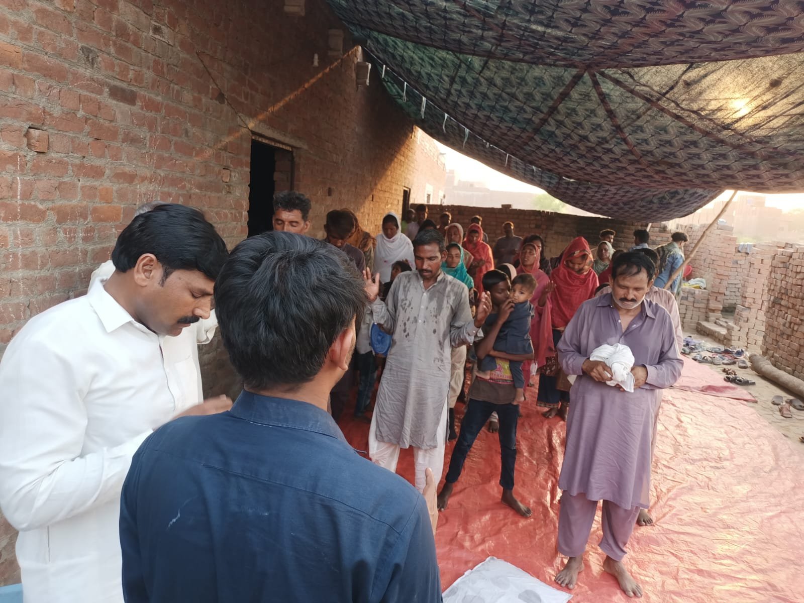 Gospel outreach worship service in Pakistan